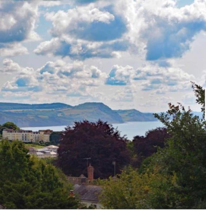 Beautiful Large Property, Sleeps 9 Walking Distance To The Sea , Beaches And Restaurants Fantastic Interior *