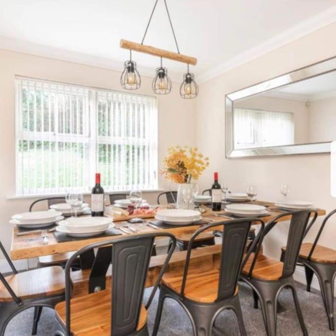 Beautiful Large Property, Sleeps 9 Walking Distance To The Sea , Beaches And Restaurants Fantastic Interior * Lyme Regis