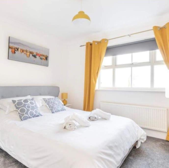 Beautiful Large Property, Sleeps 9 Walking Distance To The Sea , Beaches And Restaurants Fantastic Interior Lyme Regis