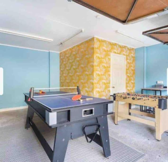 Beautiful Large Property, Sleeps 9 Walking Distance To The Sea , Beaches And Restaurants Fantastic Interior *