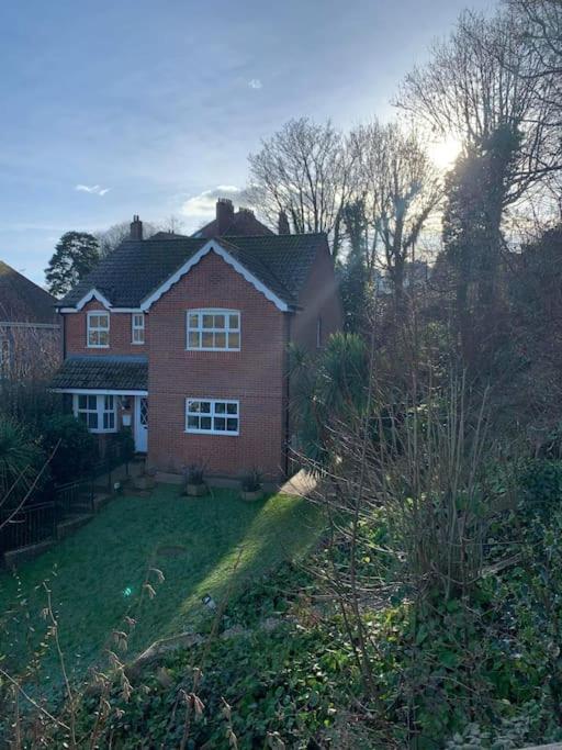 Beautiful Large Property, Sleeps 9 Walking Distance To The Sea , Beaches And Restaurants Fantastic Interior
